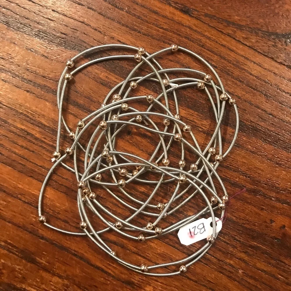 💍 Bundle of 12 Silver Stretchy Bracelets